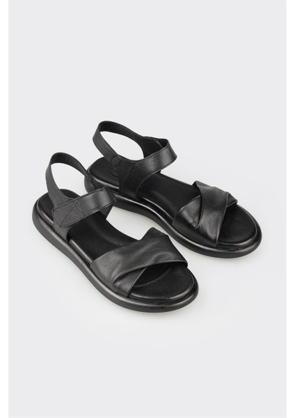Siyah Deri Kadın Düz Sandalet fiyatları