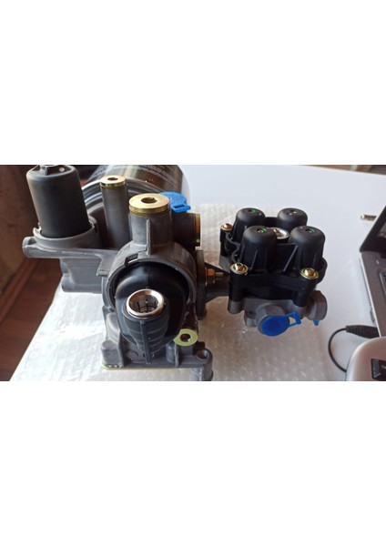Hava Kurutucu Valf Hava Işlem Ünitesi LA8601 + AE4608 IVECO:5801414426 ZB4631 (K043833N00) Hava Işleme Ünitesi Pener 3555F3201001