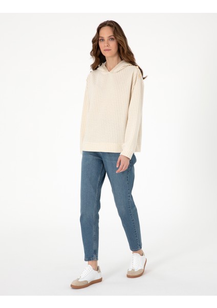 Kadın Krem Comfort Fit Sweatshirt 50301468-VR071