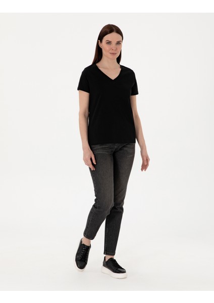 Kadın Siyah Regular Fit V Yaka Basic Tişört 50305749-VR046 fırsatları