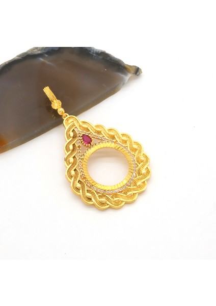 Yarım Altın Çerçeveli Kolye Ucu Altın Kaplama Işlemeli TGR-637