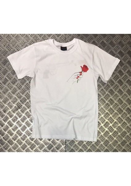 Gül ve Silah Baskılı T-Shirt