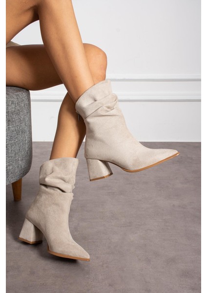 Nutty Kadın Bot Kalın Topuklu Arkadan Fermuarlı Körüklü Bej Süet