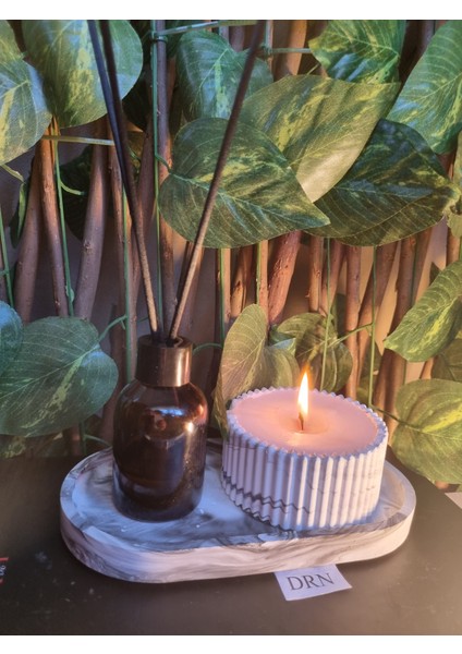 Siyah ve Beyaz Renk Geçişli Oval Tabakta 2'li Set, Ahşap Fitilli Lavanta Kokulu Mum ve Oda Kokusu fiyatları