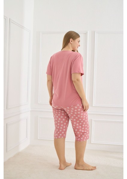 Yumuşak Dokulu Milan Kumaş Diz Altı Esnek Kısa Kollu Pembe Kadın Kapri Büyük Beden Pijama Takımı