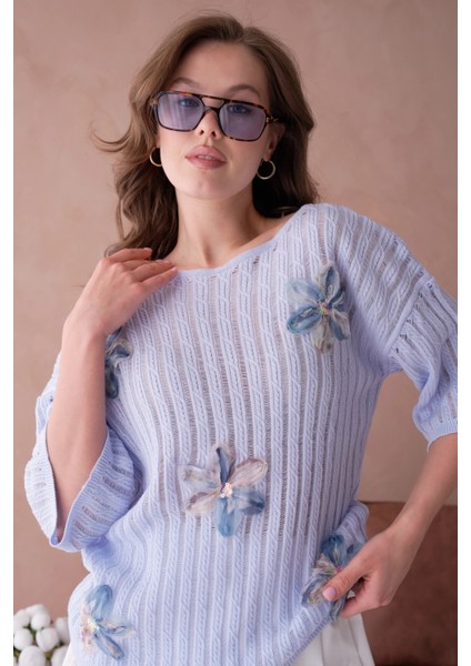 Kayık Yaka Çiçek Aplikeli Salaş Triko Kazak
