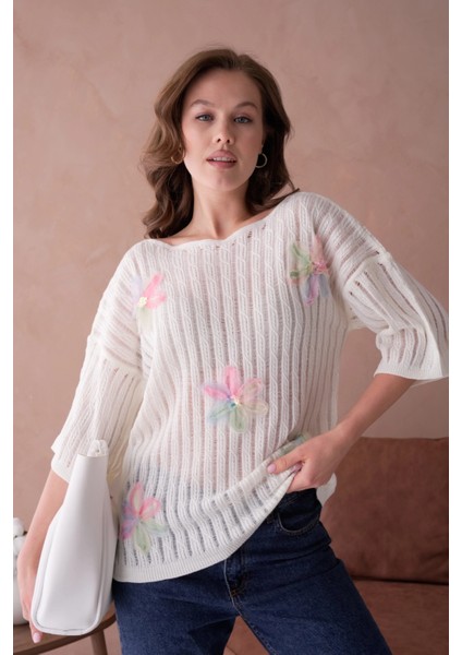 Kayık Yaka Çiçek Aplikeli Salaş Triko Kazak fiyatları