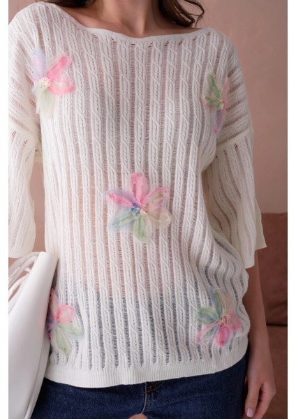 Kayık Yaka Çiçek Aplikeli Salaş Triko Kazak fırsatları