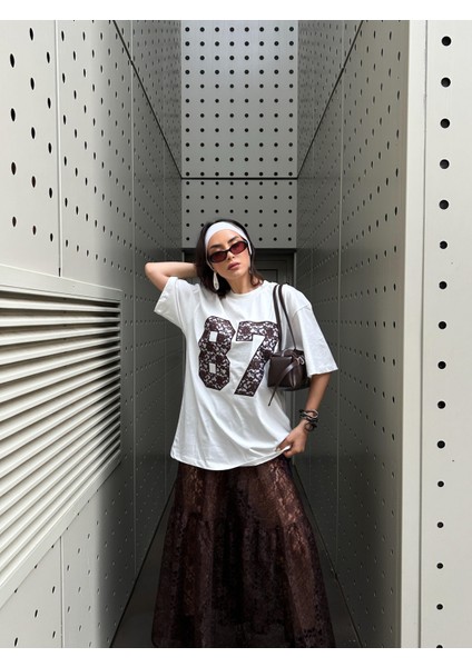 Kadın Kahve Dantel Nakışlı Oversize T-Shirt 29055 fırsatları