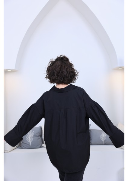 Kalın Manşetli Cepli Oversize Siyah Poplin Gömlek