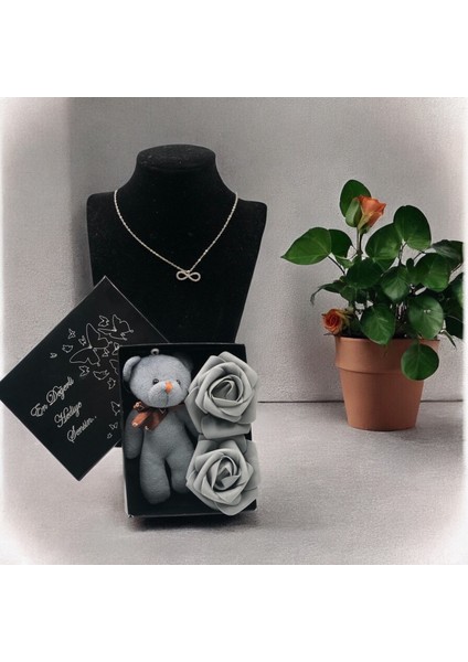Anneler Günü Hediyesi Zarifliğin Simgesi Gri Renkli Ayıcık Anahtarlık ve Kolye