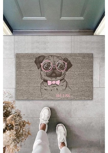 Dijital Baskı Gri Hug A Pug Yazılı Pembe Fiyonklu Gözlüklü Köpek Dekoratif Kapı Paspası K-2019