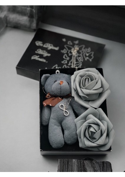 Anneler Günü Hediyesi Zarifliğin Simgesi Gri Renkli Ayıcık Anahtarlık ve Kolye