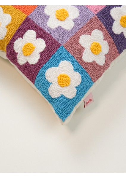 DAISTY PATCH – Renkli Kareli Papatya Desenli Punch Yastık Kılıfı modelleri