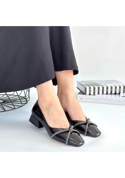 Pety Siyah Rugan Topuklu Ayakkabı fırsatları