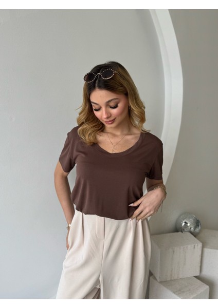 Modal Kahverengi Açık Yaka Tshirt