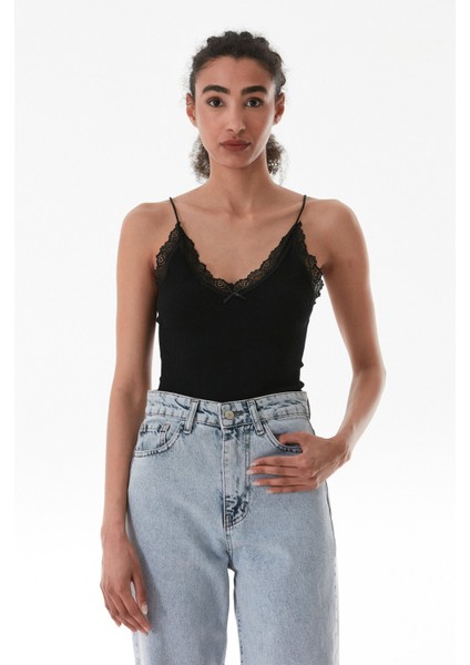 Fitilli Dantelli Kurdele Detaylı Çıtçıtlı Body