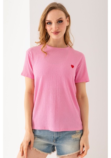 Kadın Bisiklet Yaka Kalp Nakışlı Bürümcük T-Shirt Pembe - 254427