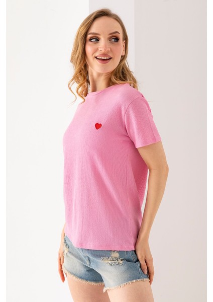 Kadın Bisiklet Yaka Kalp Nakışlı Bürümcük T-Shirt Pembe - 254427 fiyatları