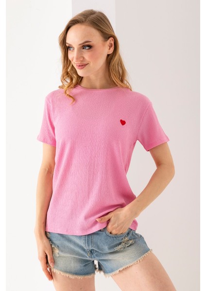Kadın Bisiklet Yaka Kalp Nakışlı Bürümcük T-Shirt Pembe - 254427 modelleri