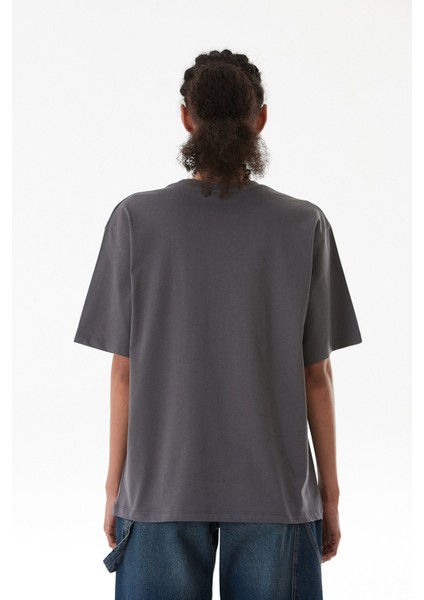 Yazı ve Kurdele Nakışlı Oversize Tişört modelleri