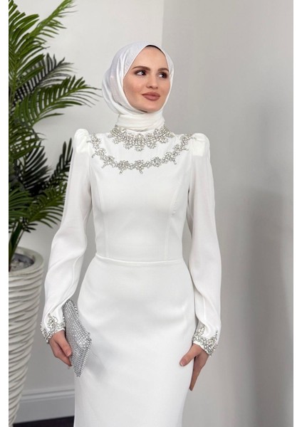 Bloom Kolu ve Boynu Taşlı Abiye Beyaz