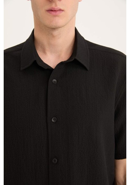 Regular Fit Polo Yaka Krinkıl Yazlık Kısa Kollu Siyah Gömlek E1223AX25SM indirimleri
