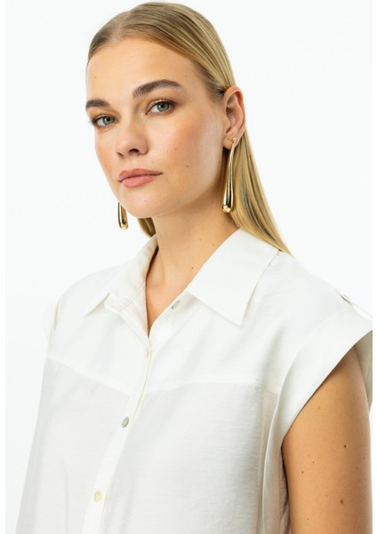 Omzu Apoletli Düğmeli Bluz Beyaz 03050 fırsatları