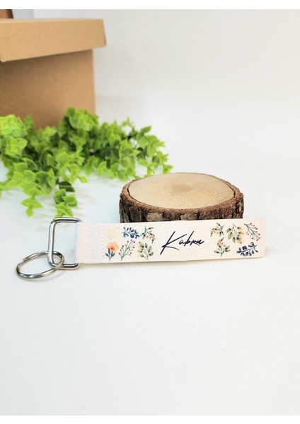 Isme Özel Kişiye Özel Yeşil Yaprak ve Kırmızı Çiçek Desenli Kumaş Anahtarlık modelleri