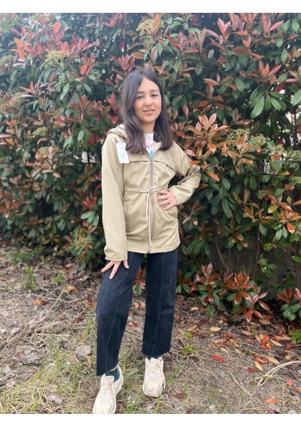 Kız Çocuk Su Geçirmez Yağmurluk – Fermuarlı, Kapüşonlu, Mevsiml