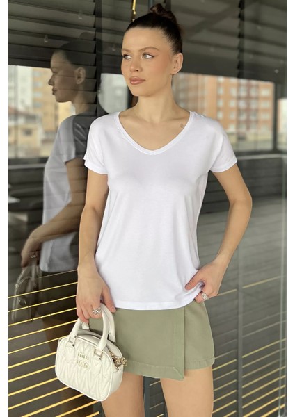 V Yaka Kadın Tişört