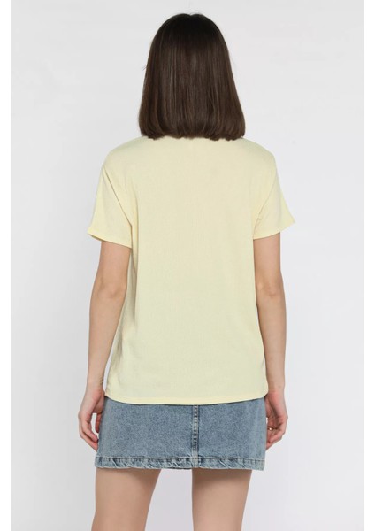 Kadın Bisiklet Yaka Kalp Nakışlı Tişört modelleri