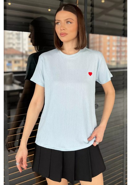 Kadın Bisiklet Yaka Kalp Nakışlı Tişört
