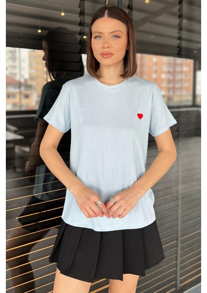 Kadın Bisiklet Yaka Kalp Nakışlı Tişört