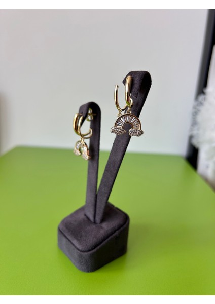 Taş Detaylı Gökkuşağı Figürlü Çelik Küpe fiyatları