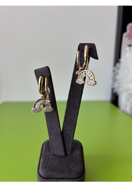 Taş Detaylı Gökkuşağı Figürlü Çelik Küpe modelleri