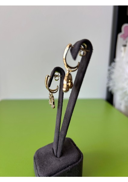 Taş Detaylı Gökkuşağı Figürlü Çelik Küpe fırsatları