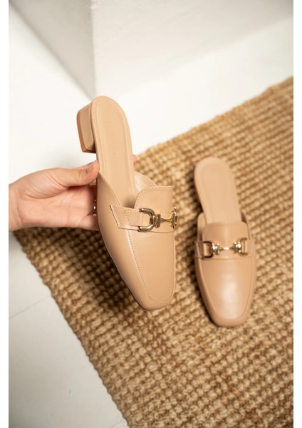 Sangi Nude Toka Detaylı Kadın Terlik