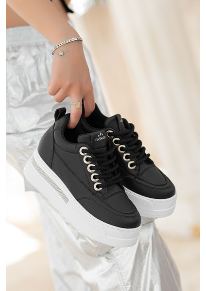 Siyah Deri Beyaz Tabanlı Bağcıklı Kadın Spor Ayakkabı