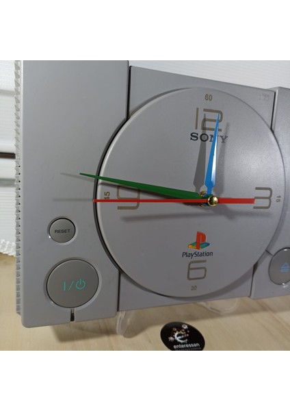Playstation Tasarımlı Duvar Saati – El Yapımı, Oyuncu Temalı Dekoratif Saat