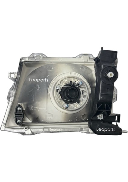 Toyota Hilux Far Lambası Sağ 2002-2005 81130-35370 fiyatları