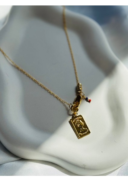 Madalyon Detaylı Altın Kaplama Zincir Kolye