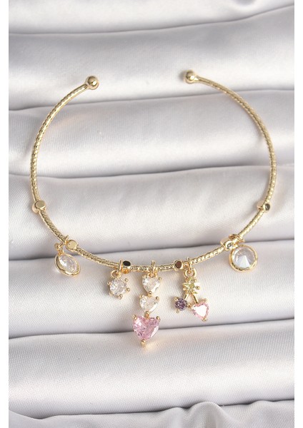 Pirinç Gold Renk Sallantı Zirkon Taşlı Kalp Figür Pembe Kalp Detay Charm Kadın Bileklik