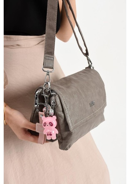 Y.s.deri Kadın Postacı Çanta 28*18 cm Vegan Deri Işıklı Aksesuar Charm Çapraz Askılı Omuz Çantası