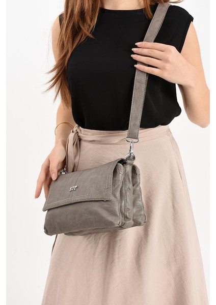 Y.s.deri Kadın Postacı Çanta 28*18 cm Vegan Deri Işıklı Aksesuar Charm Çapraz Askılı Omuz Çantası fırsatları