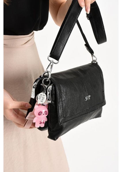 Y.s.deri Kadın Postacı Çanta 28*18 cm Vegan Deri Işıklı Aksesuar Charm Çapraz Askılı Omuz Çantası