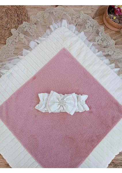 Yenidoğan Wool Yün Kumaş Taç Nakışlı Güpür Duvaklı Fiyonk Prizma Taş Unisex Kundak Bebek Battaniyesi Pembe