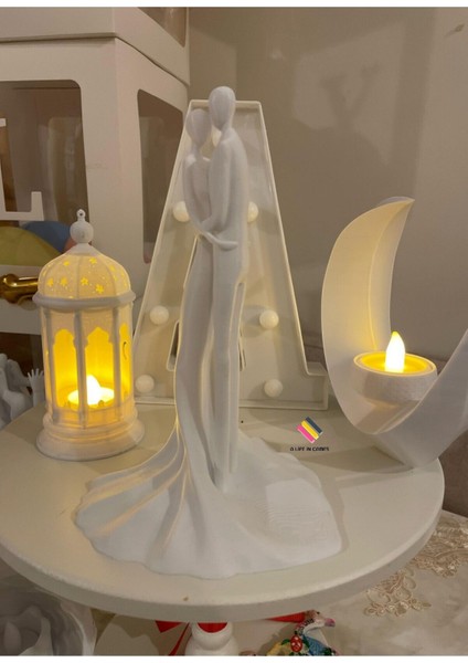 Romantik Çift Biblo - 22 cm Şık ve Modern Masaüstü Biblo Dekorasyon Hediye Figür Ev Ofis Süs