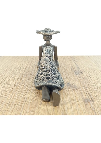 Dekoratif Modern Şapkalı Kadın Heykel Biblo Polyester Ev ve Ofis Aksesuar 24 x 9 cm