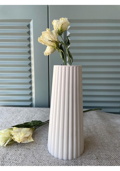 Şık ve Modern Seramik Vazo - Dekoratif Beyaz Çizgili Tasarım